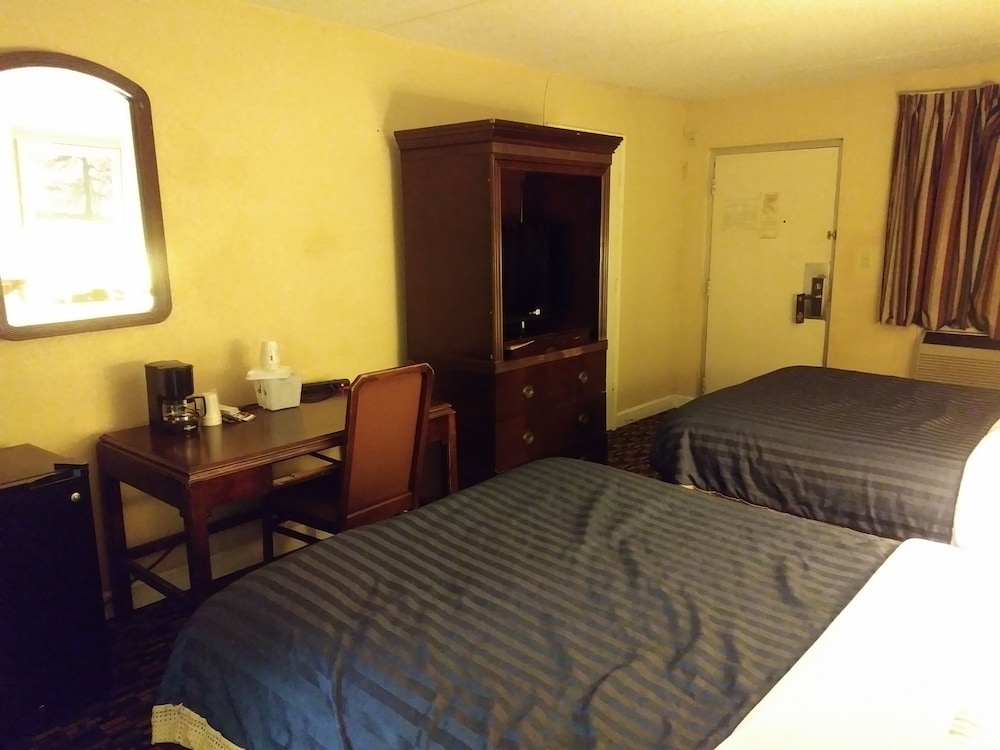 Days Inn by Wyndham Hot Springs - photo 8