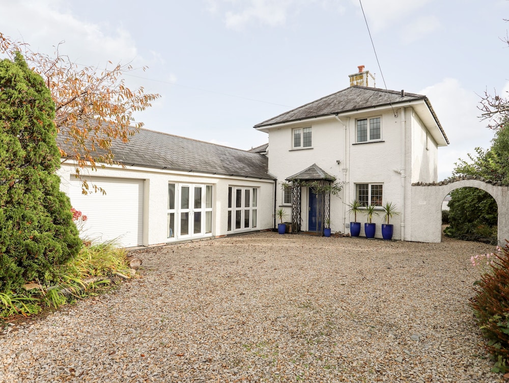 Bwthyn - carbon neutral hotel in Porthmadog