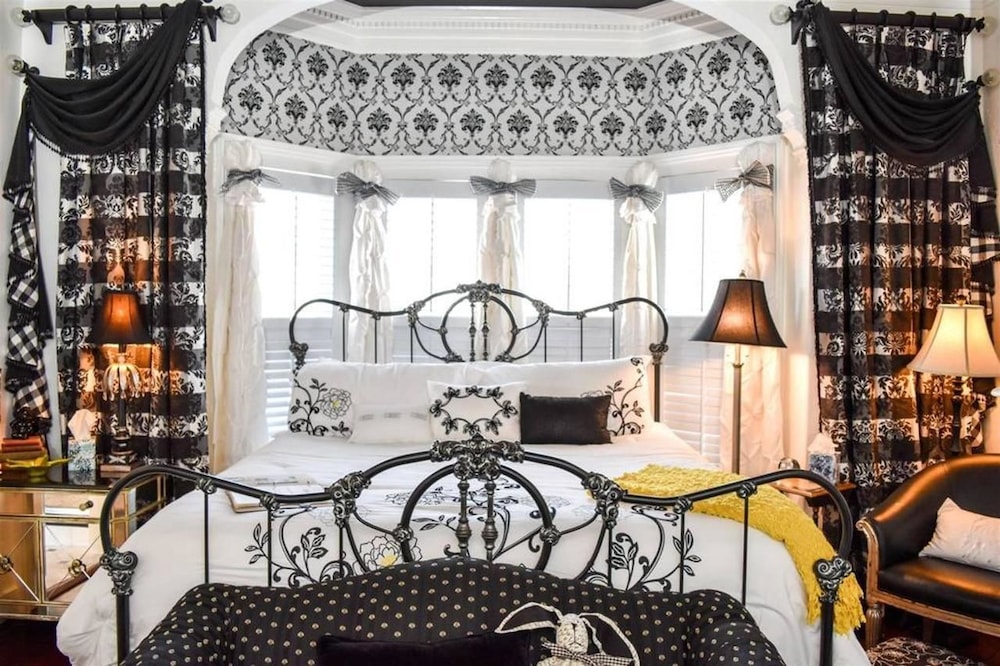 The Richard Johnston Inn & 1890 Caroline House - photo 2