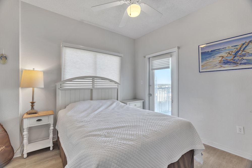 Stunning Oceanfront Condo with Resort Amenities condo - photo 6