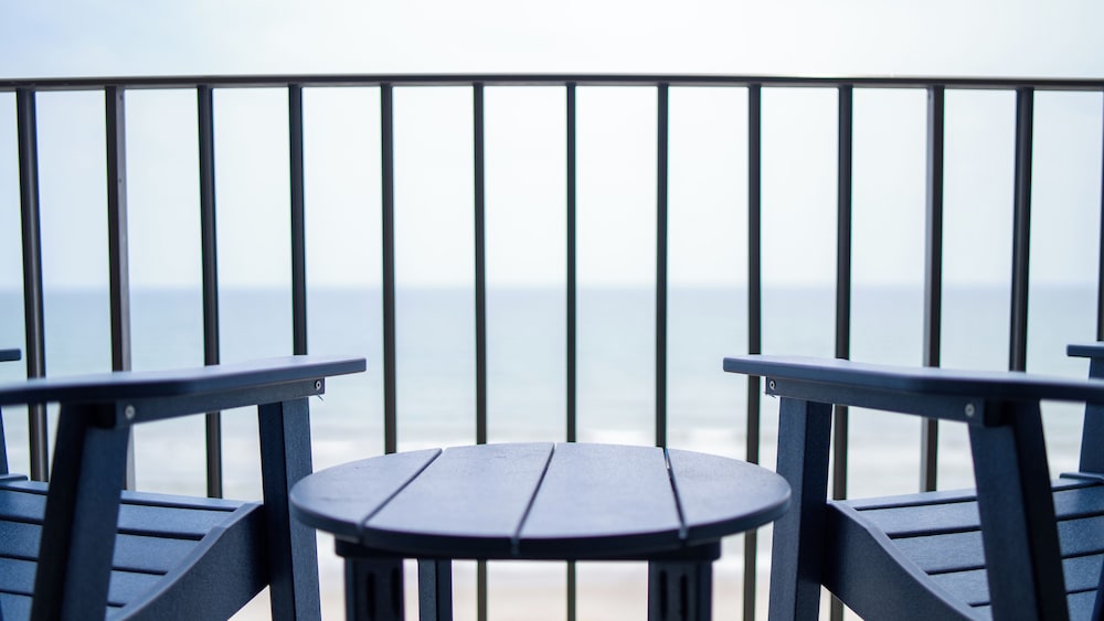 Crystal Coast Oceanfront Hotel - photo 9