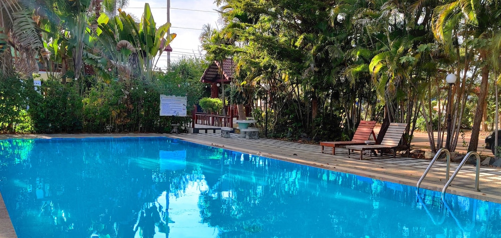 Thongpaeka Hotel — Prasat — photo 2