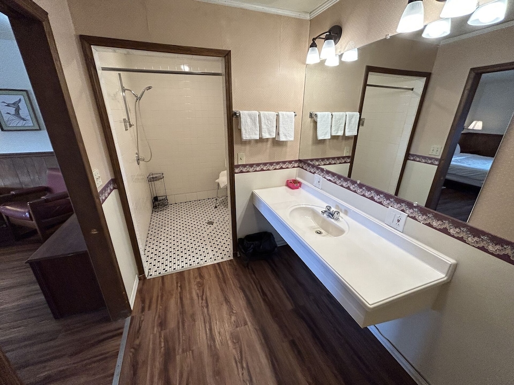 Valley Inn and Suites - photo 55