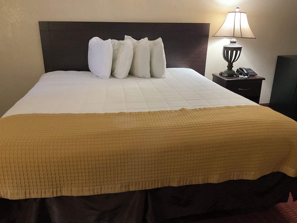 Yorktown Inn And Suites - photo 33
