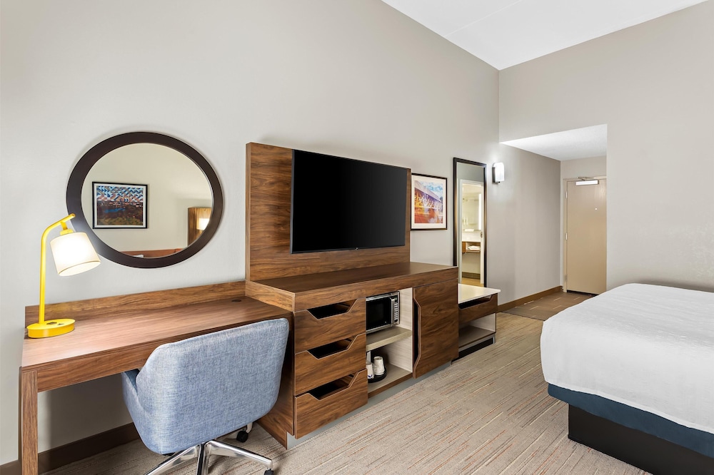 Hampton Inn & Suites Bolingbrook - photo 12