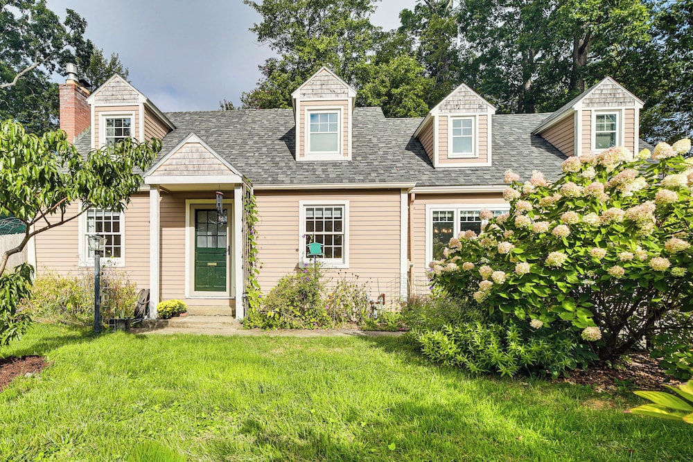 Burlington Escape By Lake Champlain & Bike Path in Burlington, United States