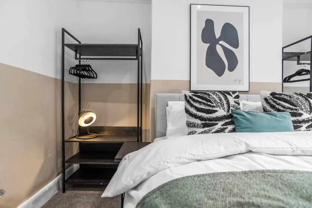 3 Bedroom With Parking By The Station — 4-Star Luxury Hotel in Norwich, United Kingdom