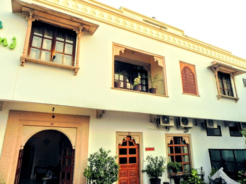 Hotel Kishan Kunj — Kota