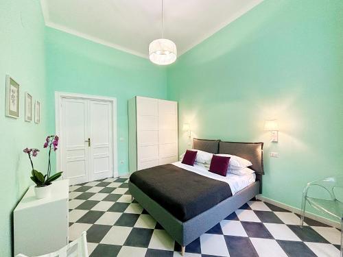 Quid Juris 28 Santa Lucia — 4-Star Luxury Hotel in Naples, Italy