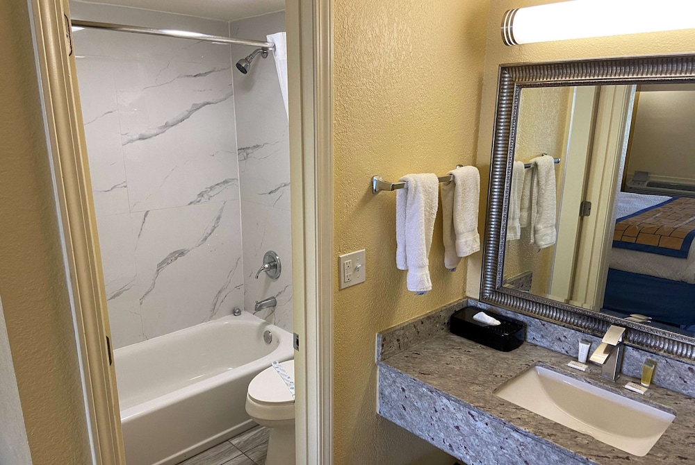 Days Inn by Wyndham Okmulgee - photo 22