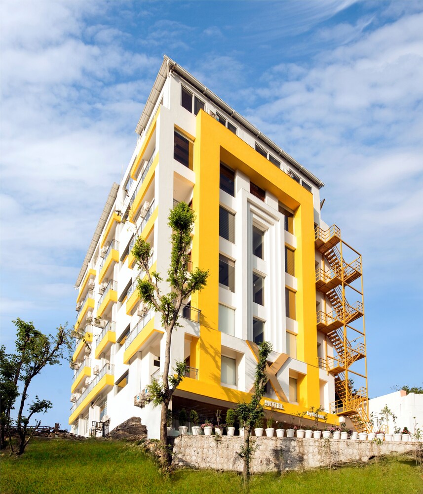 X Hotel by bloom Rishikesh - carbon neutral hotel in Rishikesh