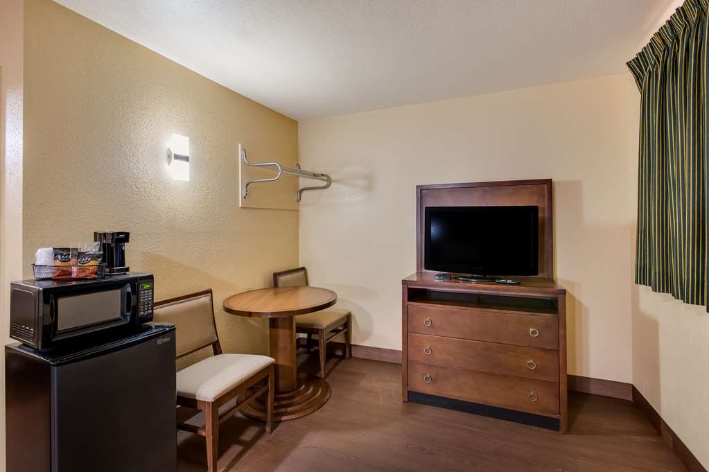 Relax Inn and Suites - photo 17