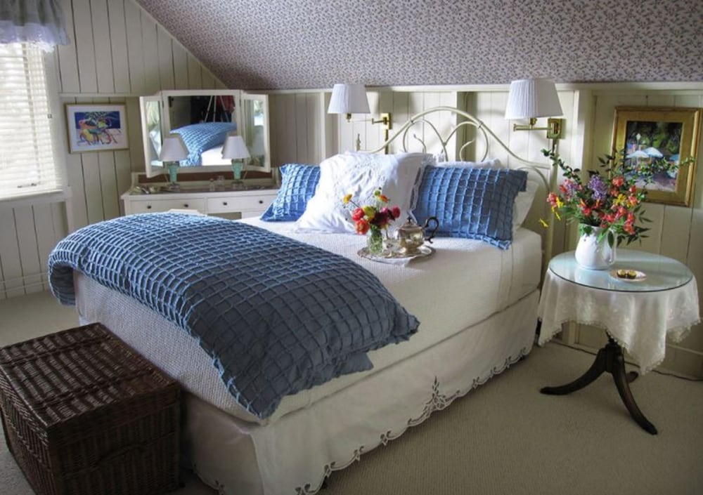Wicky Up Ranch Bed and Breakfast — 4-Star Luxury Hotel in Woodlake, United States