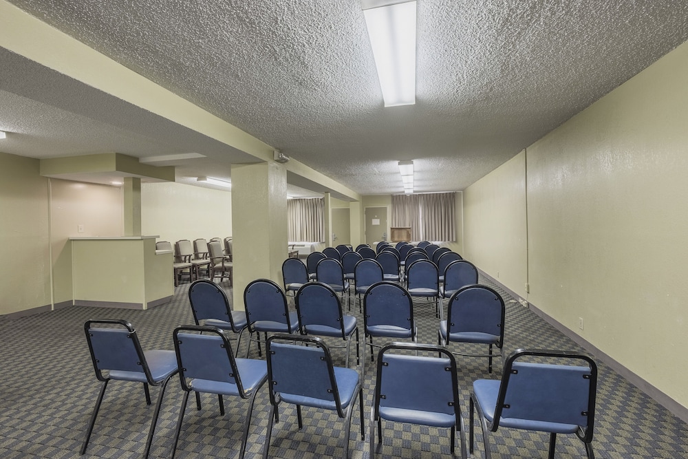 Red Roof Inn Meridian - photo 30