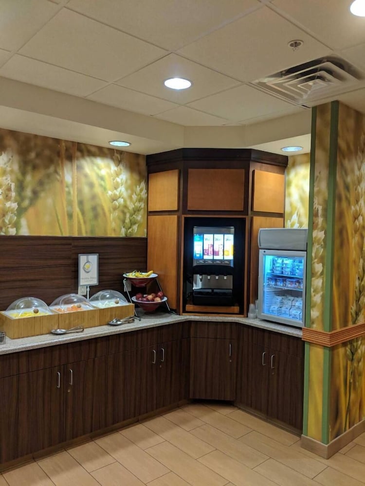 Fairfield Inn & Suites by Marriott Ames - photo 17