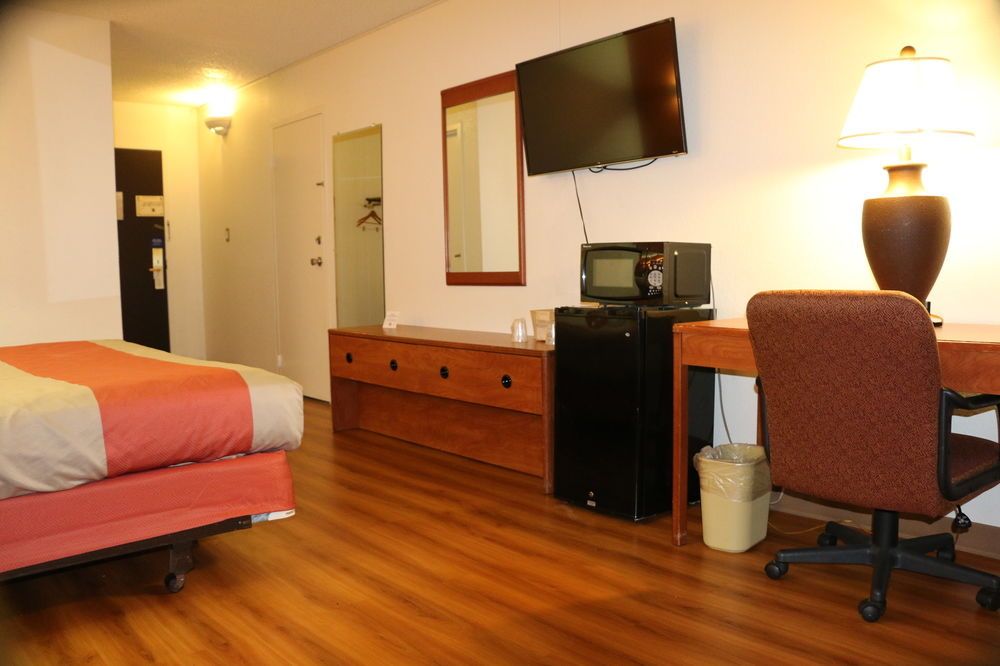 Motel 6 Tulsa Airport - photo 15