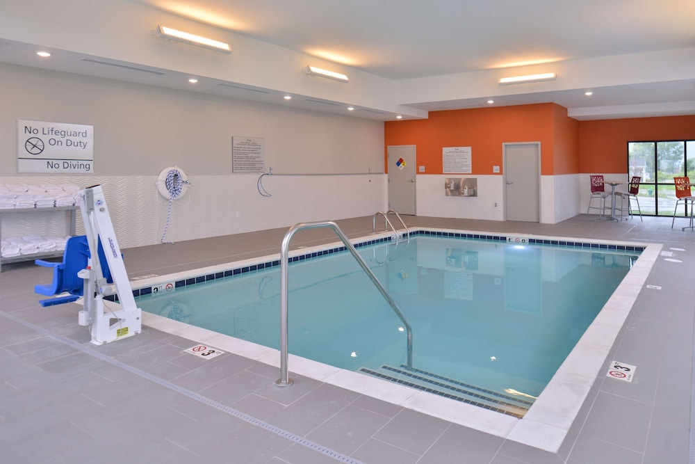 Hampton Inn & Suites Ames - photo 32