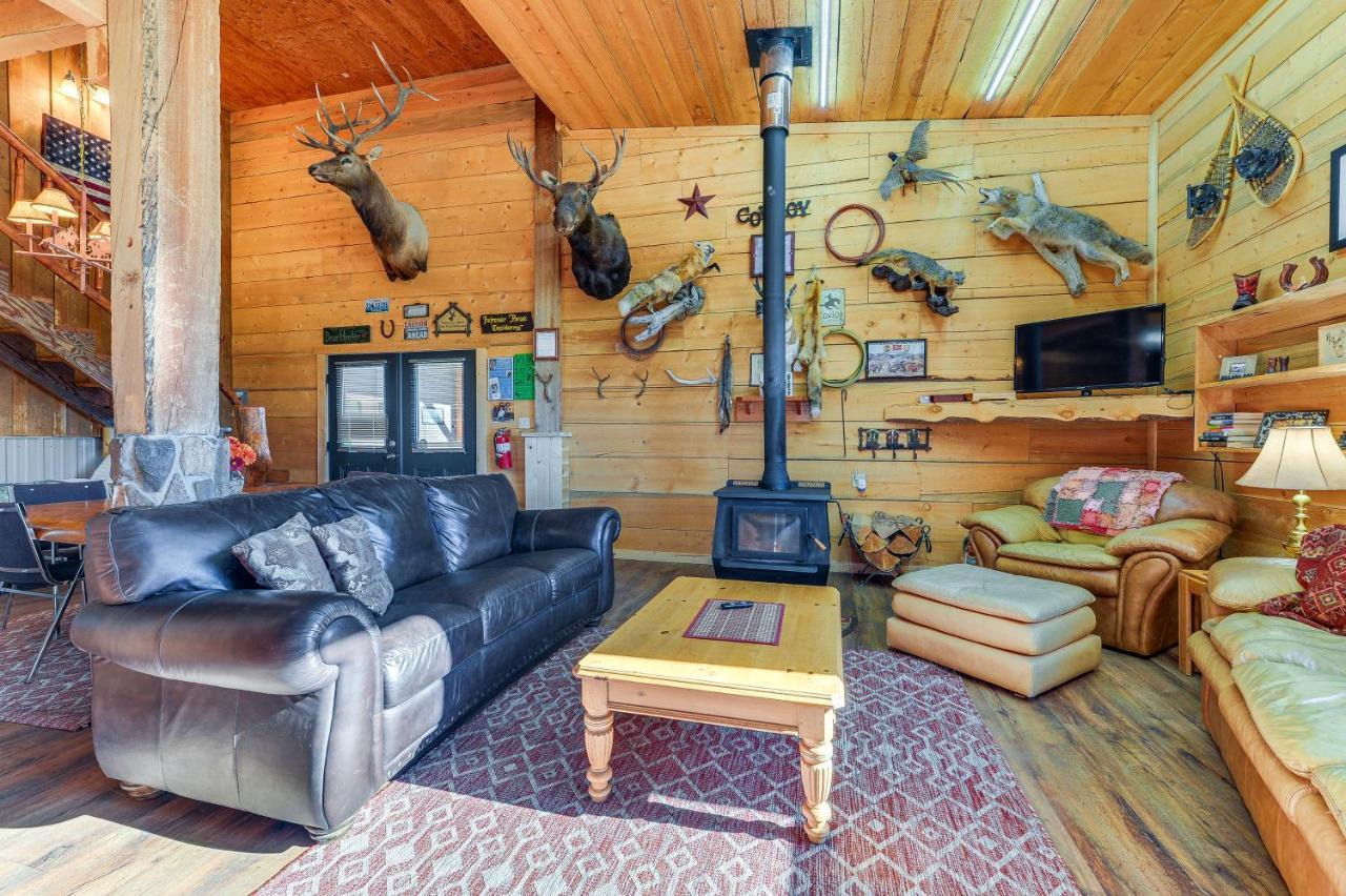 Cozy Cora Studio Cabin With Wind River Mtn Views 19208666 — Harper