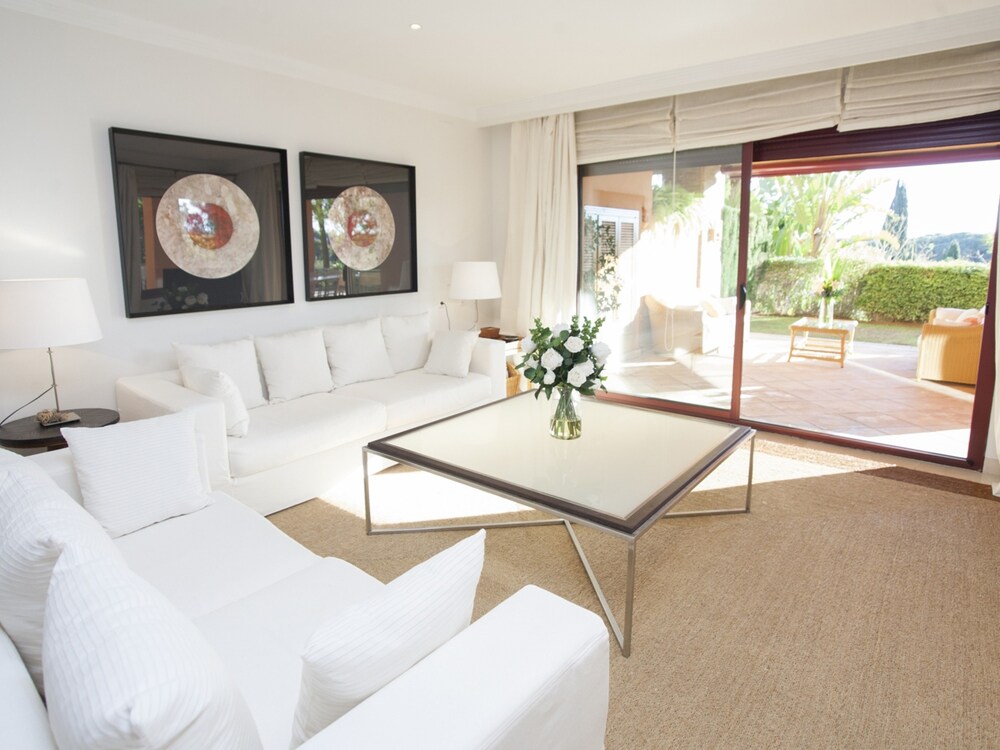 Beach Peaceful Seclusion — 4-Star Luxury Hotel in Marbella, Spain