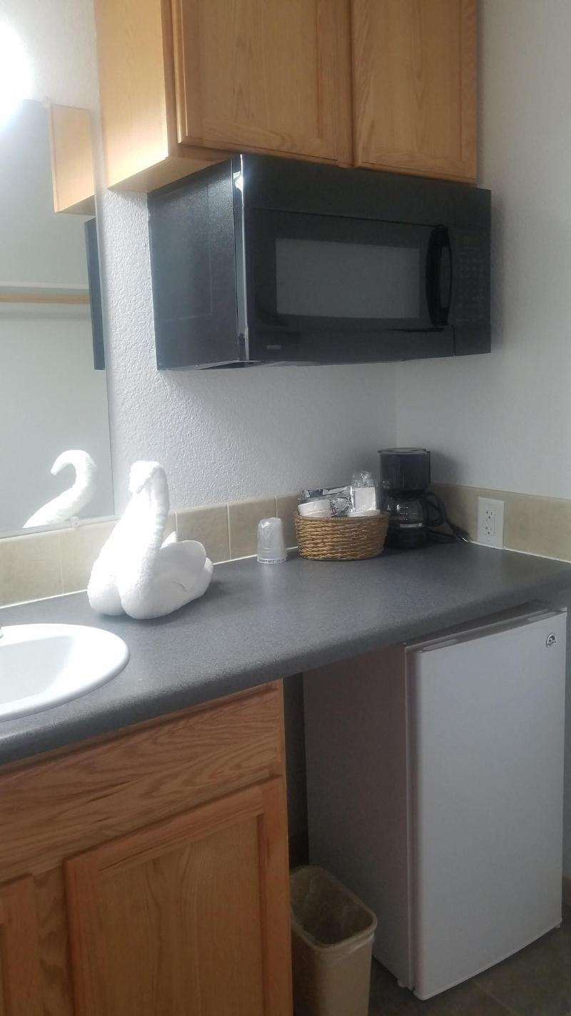 Howard's Motel - photo 7