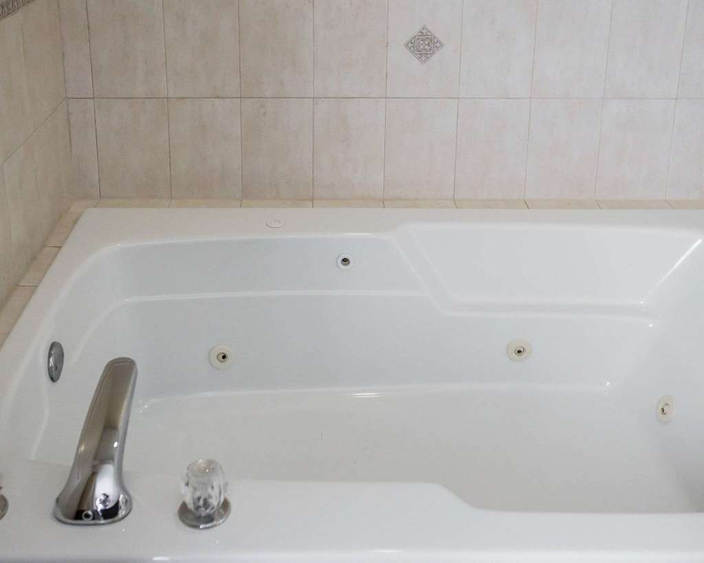 Quality Inn & Suites Dixon near I 88 - photo 32