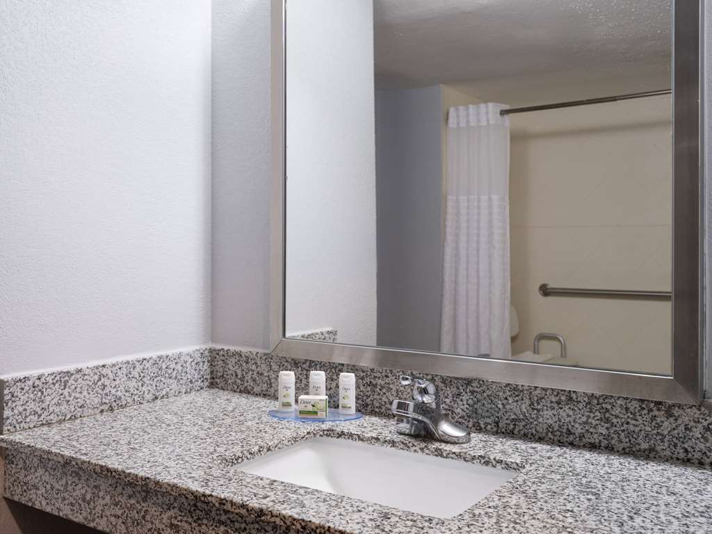 Baymont by Wyndham Indianapolis East - photo 16