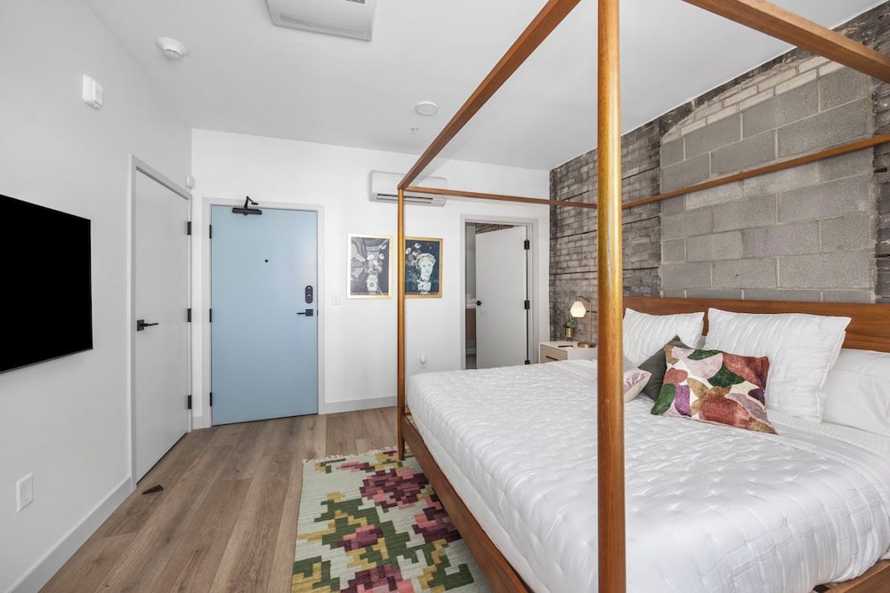 BlueJay Hotel - photo 10