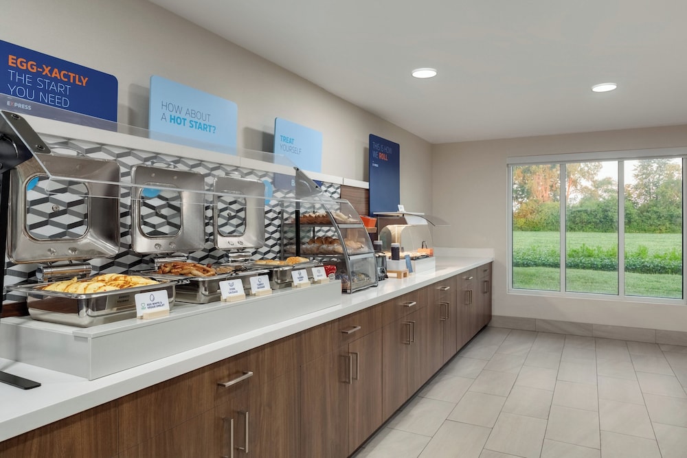 Holiday Inn Express Hotel & Suites North Fremont By Ihg - photo 25