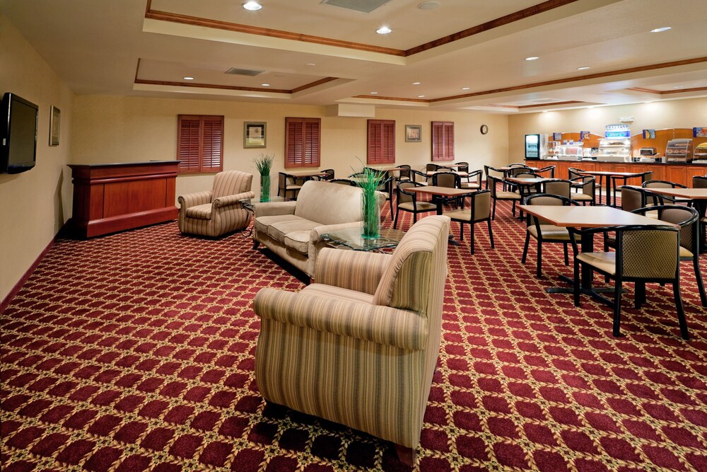 Holiday Inn Express Syracuse Fairgrounds by IHG - photo 44