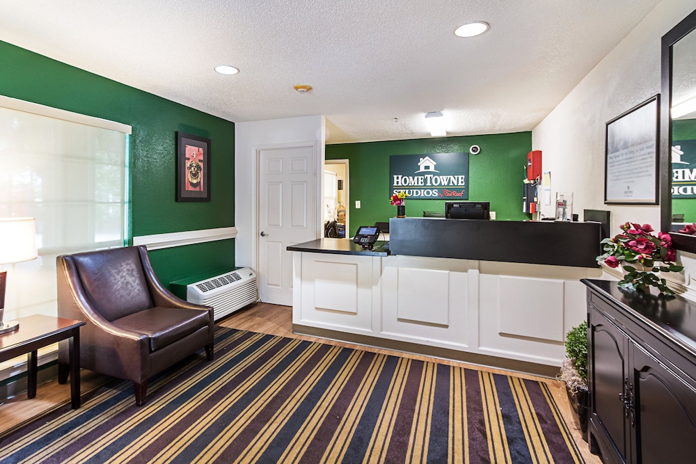 HomeTowne Studios by Red Roof Atlanta Lawrenceville - photo 3