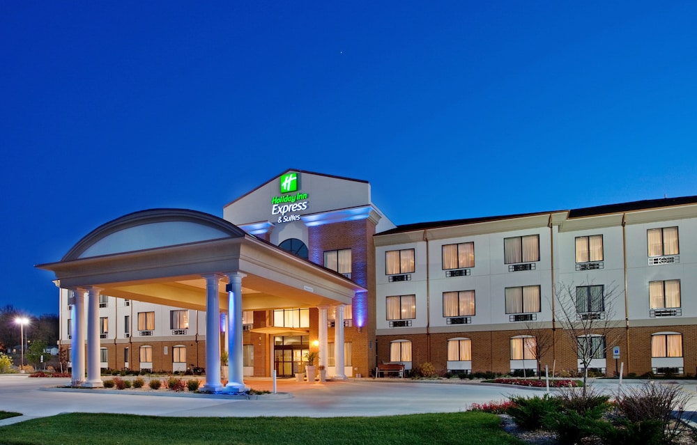 Holiday Inn Express Hotel and Suites St. Charles by IHG - carbon neutral hotel in Saint Charles