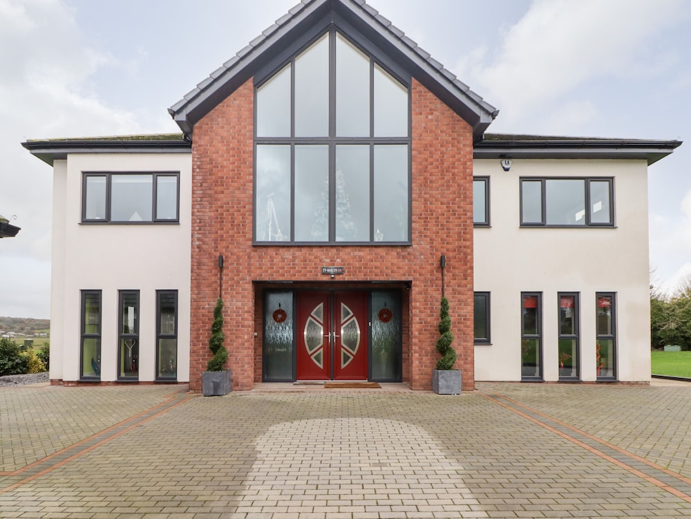 Ty Marlyn in Pen-Clawdd, United Kingdom