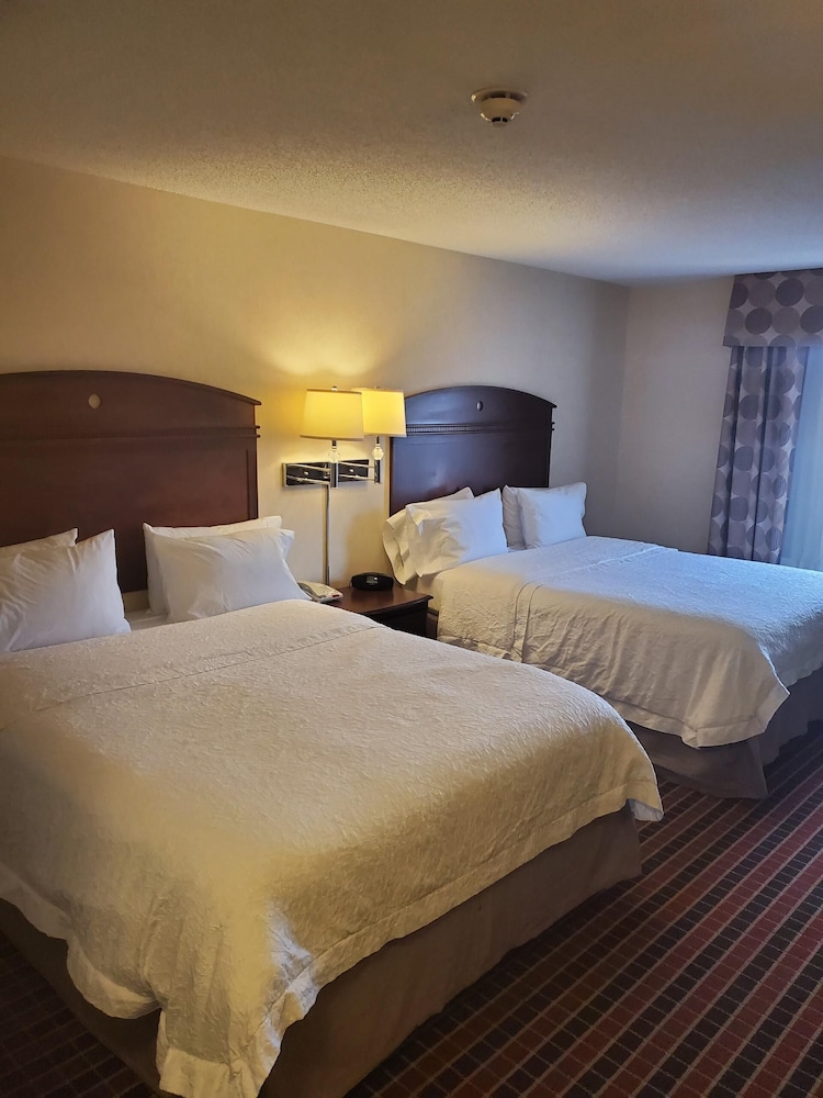 Hampton Inn & Suites Dayton Airport - photo 8