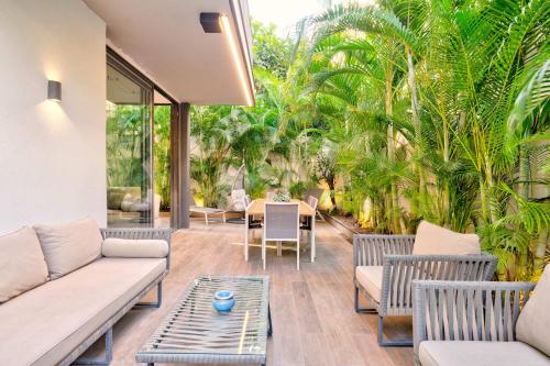 Oasis Garden 2BR near the Sea by HolyGuest — 4-Star Luxury Hotel in Tel Aviv, Israel