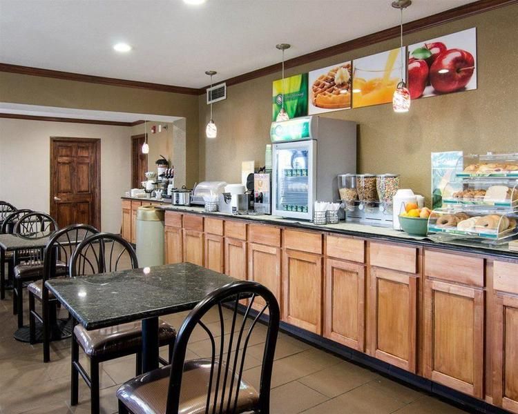 Quality Inn Merriam Kansas City - photo 44