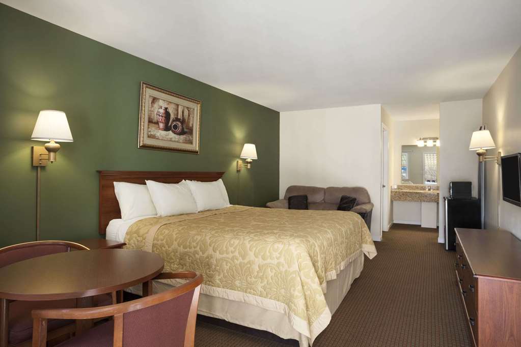 Super 8 by Wyndham Mifflinville Near Bloomsburg - photo 5
