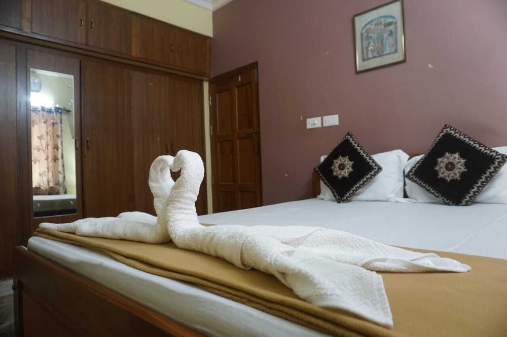 Cliff Heaven - carbon neutral hotel in Colva