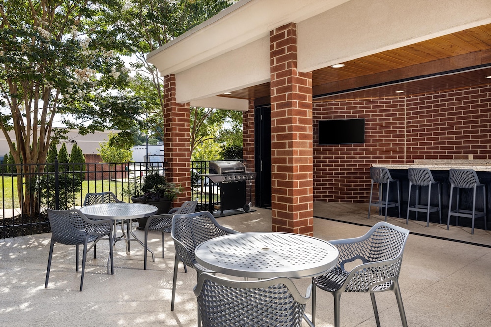 Hampton Inn Lexington Medical Center - photo 41