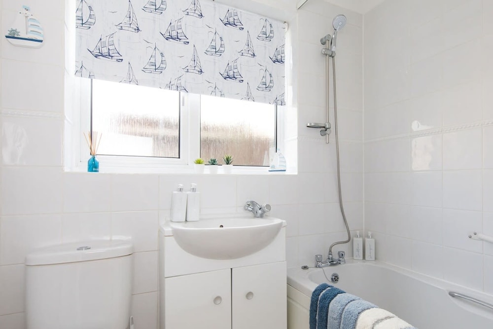 Seaside Retreat 2 Mins to Beach in Chichester, United Kingdom
