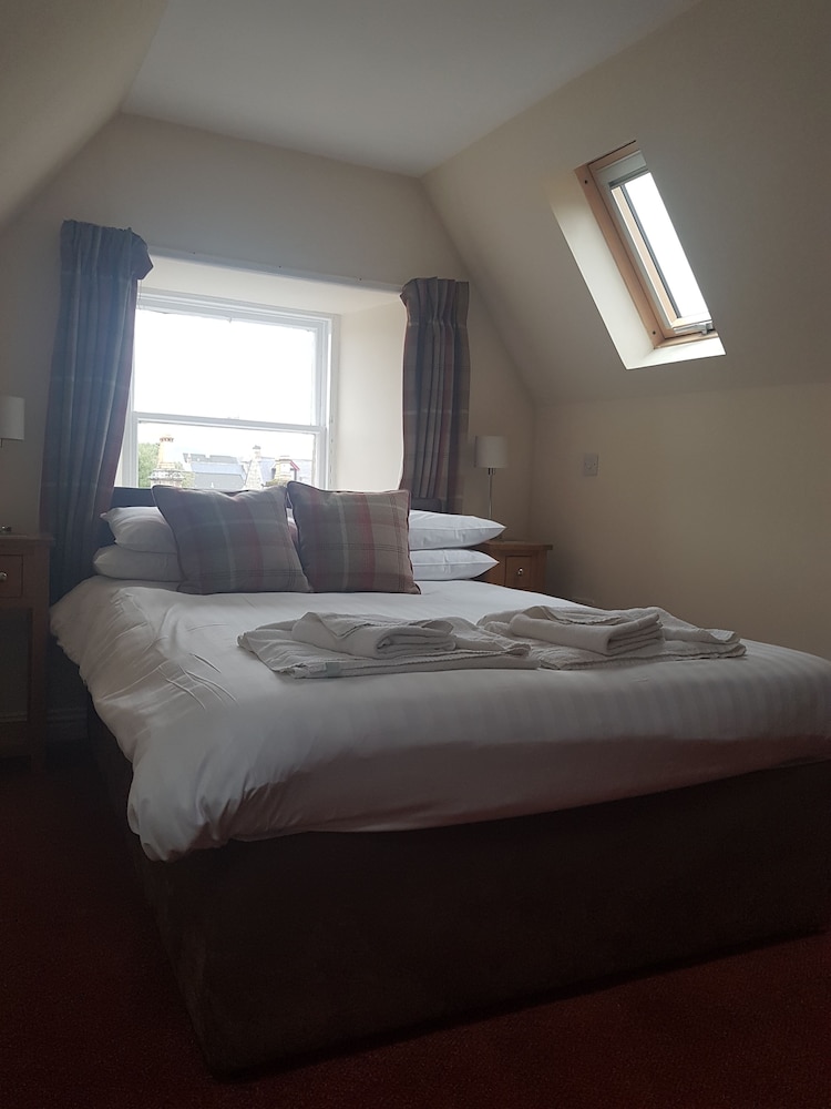 The Station Hotel — Alness — photo 4