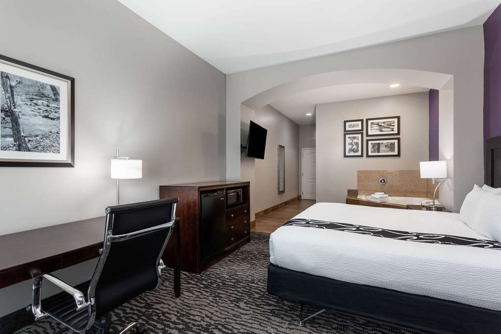 La Quinta Inn & Suites by Wyndham Huntsville Airport Madison - photo 24
