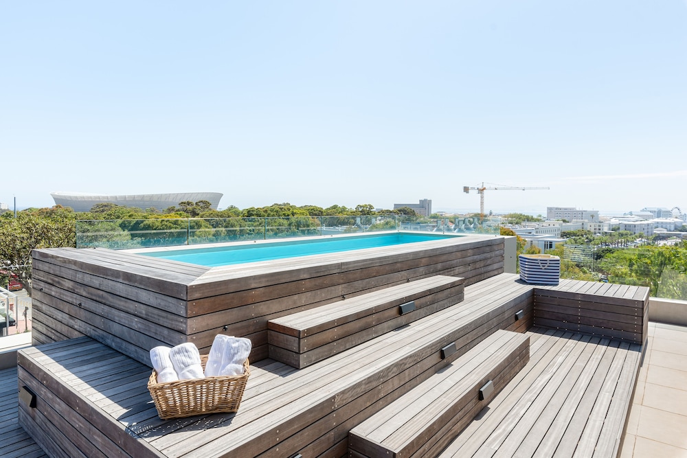 Warwick 504 — 4-Star Luxury Hotel in Cape Town, South Africa