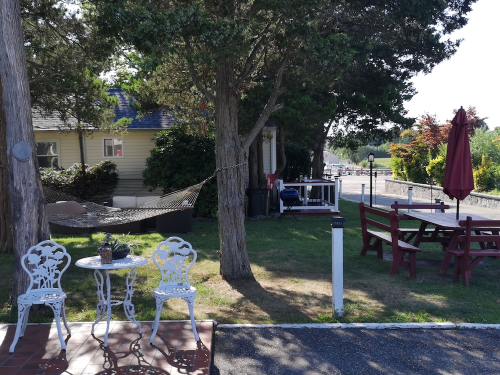 Baywatch Hotel & Marina - photo 38
