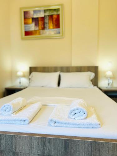 Mistral Inn - carbon neutral hotel in Himare