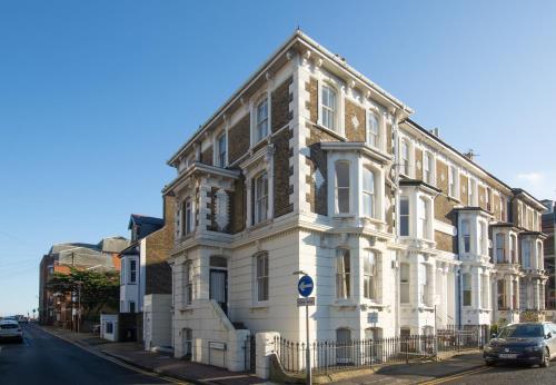 Beautiful Victorian Coastal Holiday Home — 4-Star Luxury Hotel in Deal, United Kingdom