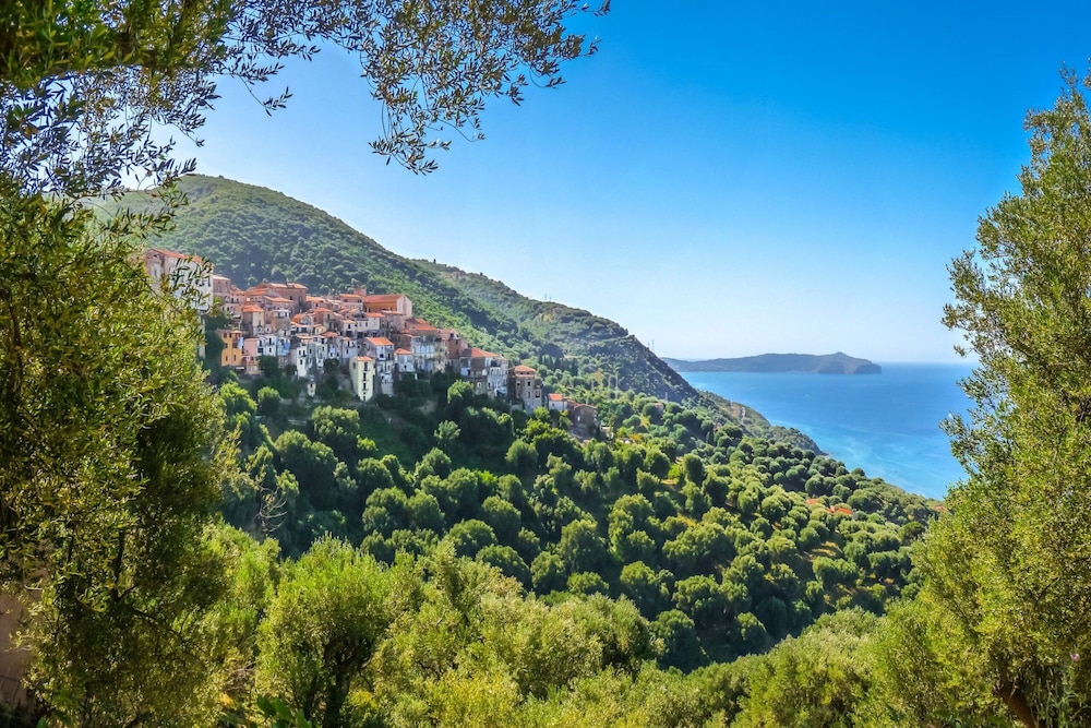 Beautiful Apt With Seaview Terrace — 4-Star Luxury Hotel in Pisciotta, Italy