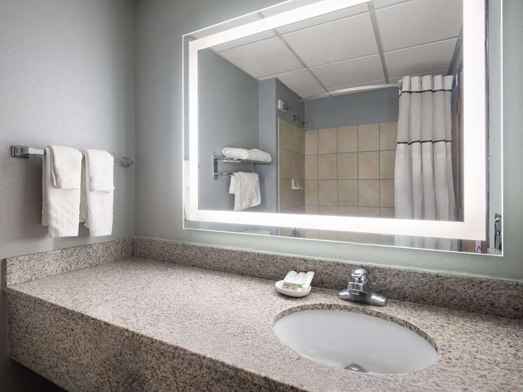 AmericInn by Wyndham Woodstock IL - photo 18