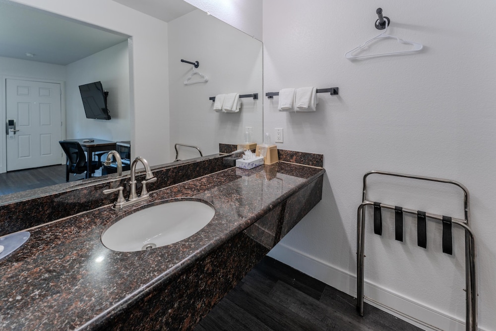 Monterey Surf Inn - photo 9