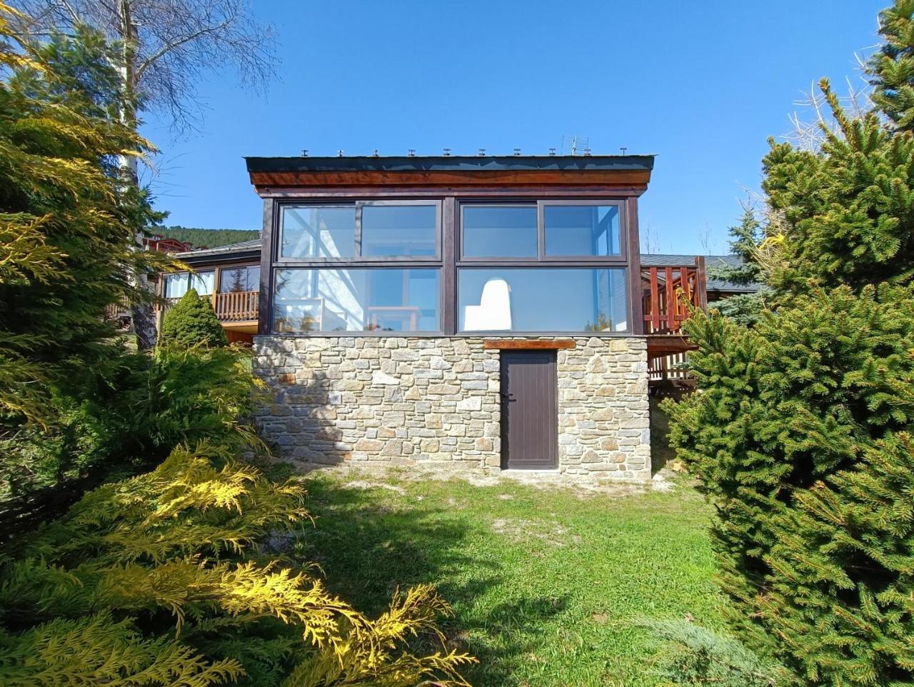 Chalet Pres Des Pistes Avec Vue Panoramique — 4-Star Luxury Hotel in Les Angles, France