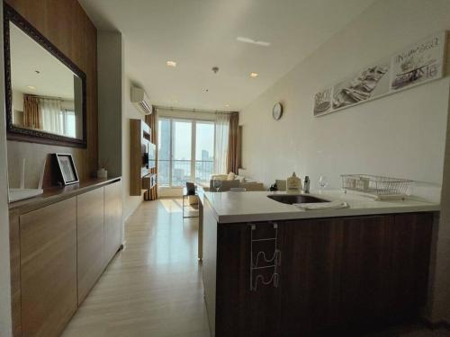 Opulence Riverview with Train Access